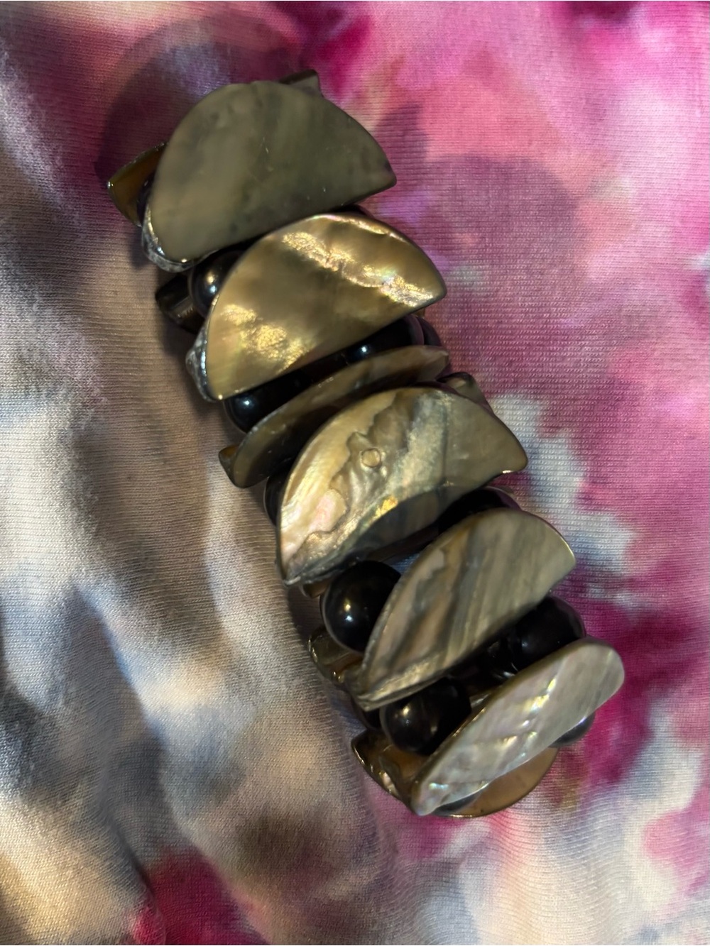 Natural Mother-of-Pearl Stretch Bracelet with Black Beads